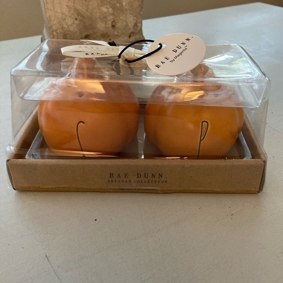 NIB! Rae Dunn Pumpkin FALL THANKSGIVING Salt and Pepper Shakers - Picture 1 of 5